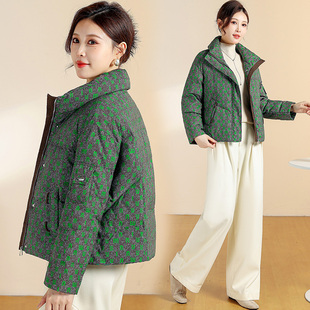 时尚绿色短款立领羽绒服女小个子休闲加厚保暖外套2025秋冬季新款