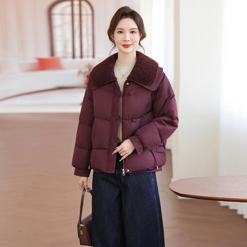 2025新款时尚韩版翻领羽绒服女冬季酒红色短款修身保暖白鸭绒外套