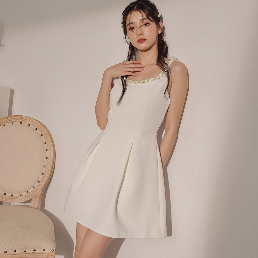 RMHHY甜酷圆领珍珠吊带连衣裙夏季高端精致绝美修身裙子