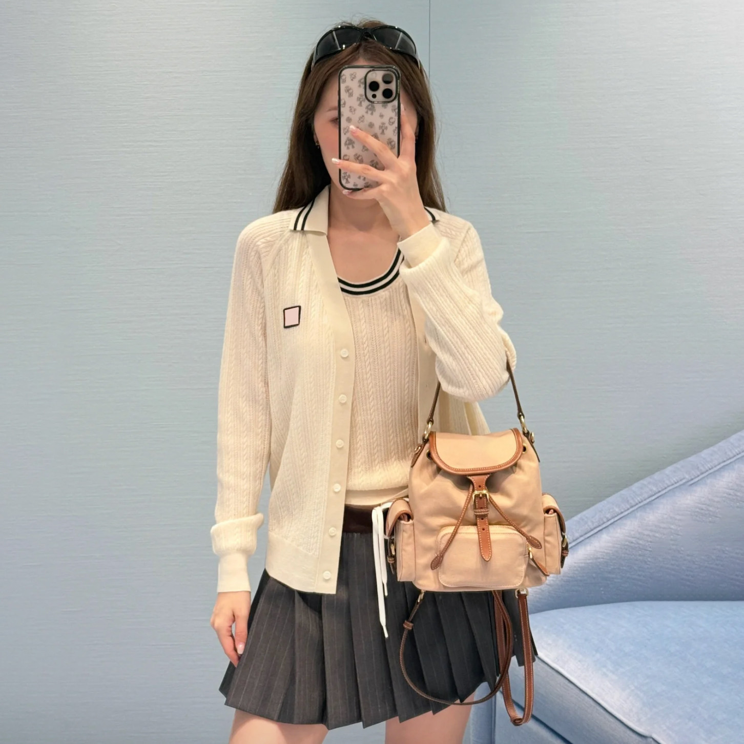 深圳南油高端女装 字母徽标刺绣学院风撞色麻花V领针织开衫外套女
