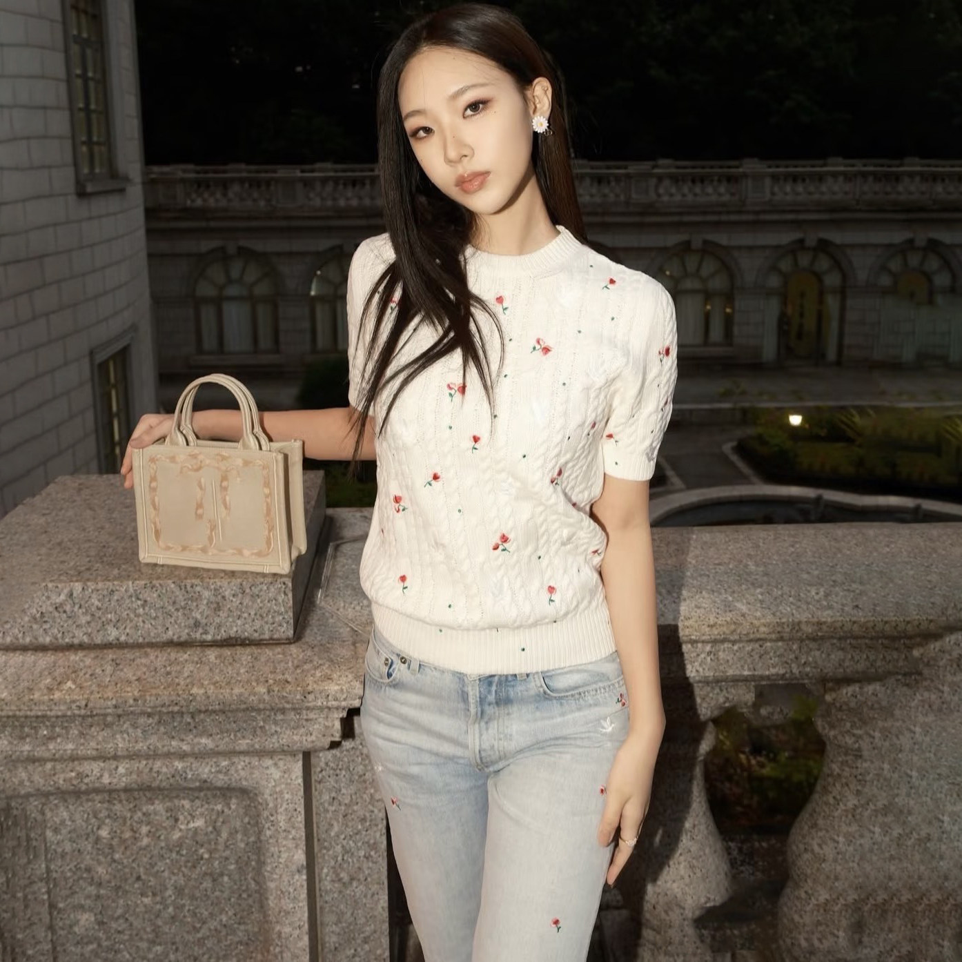 南油女装 明星同款重工绣花短袖麻花针织毛衣+水洗蓝色牛仔长裤女