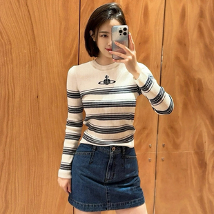 南油高端女装 2026早春新款 经典黑白条纹土星提花圆领羊毛针织衫