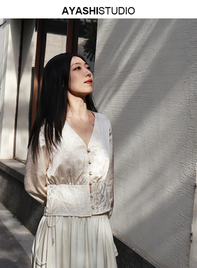 AYASHI【叠 · 茵】日本肌理醋酸层次拼接提花V领长袖新中式上衣