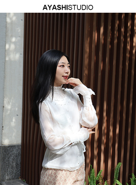 AYASHI【露萱】进口微光極细雪纺半透手工珍珠灯笼袖镂空上衣