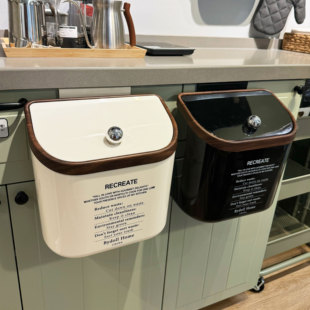 仿木纹厨房垃圾桶壁挂式带盖夹缝卫生间厕所厨余垃圾挂式收纳桶