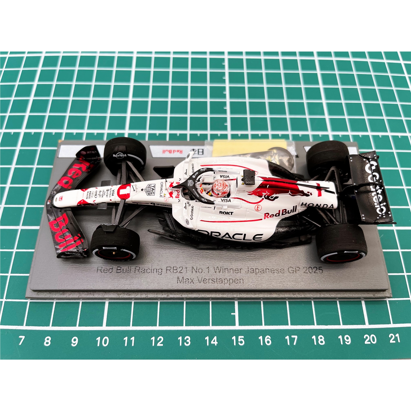 全新 SPARK F1 车模 1/43 2025 RB21 维斯塔潘 日本 第1名 P板
