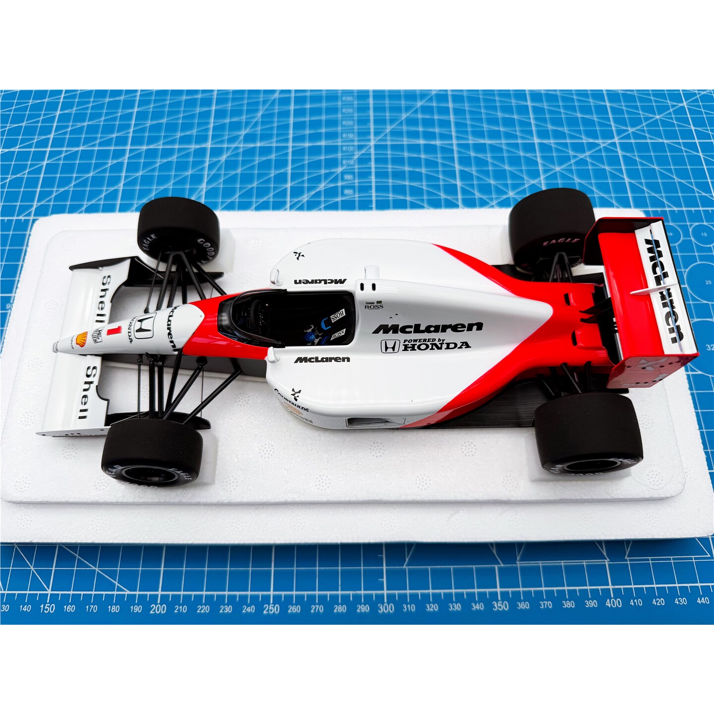 全新 AUTOart F1 车模 1/18 1991 MP4-6 塞纳 日本 世冠