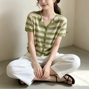 果绿色条纹针织衫女款撞色短袖t恤2026新款薄款翻领独特漂亮上衣