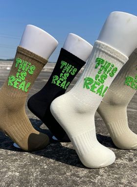 胶印绿色字母韩版男女中筒袜子 潮ins网红简约运动街头滑板长棉袜