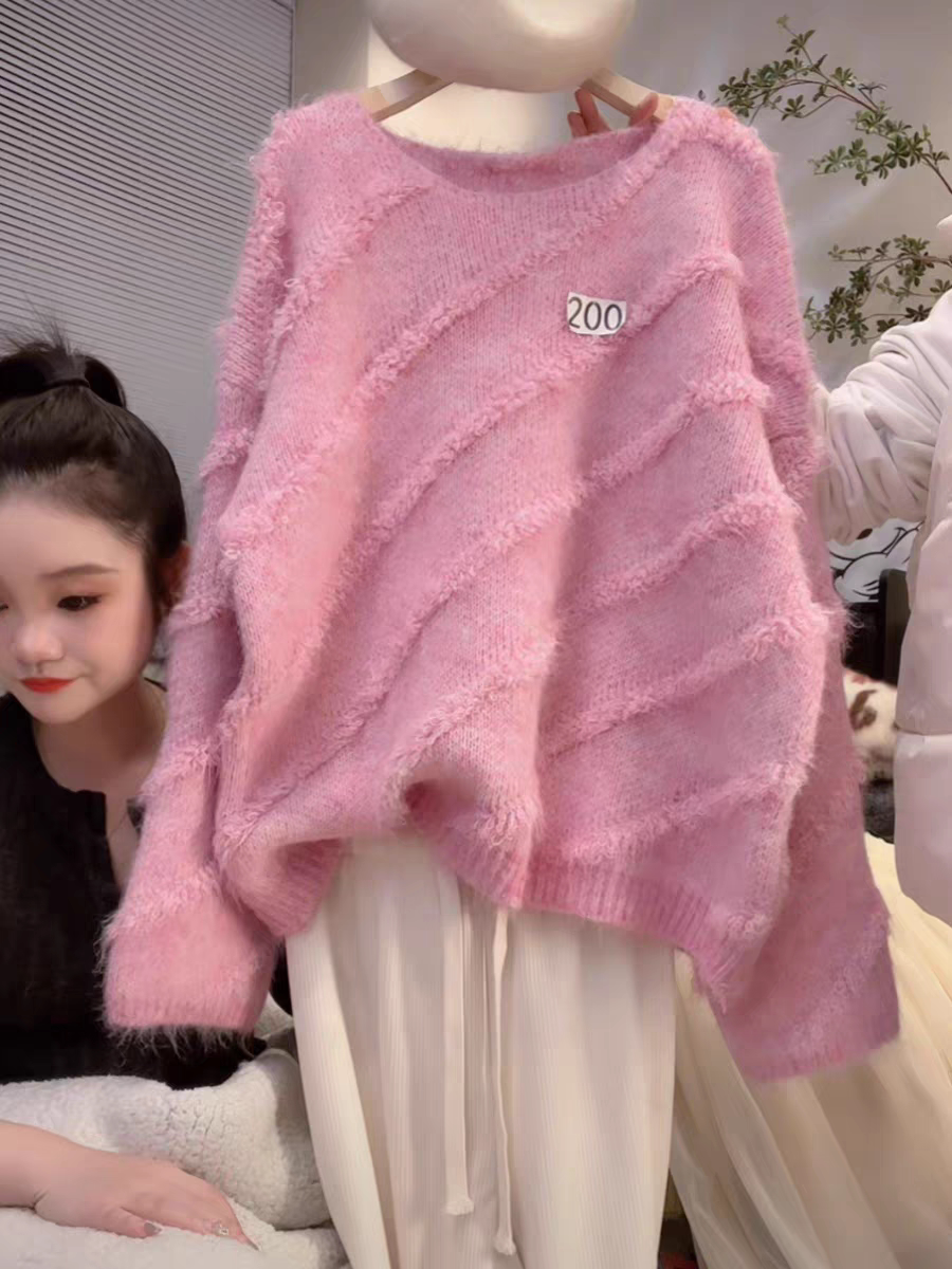 温柔软糯一字肩粉色毛衣女秋冬新款宽松慵懒风设计感针织百搭上衣
