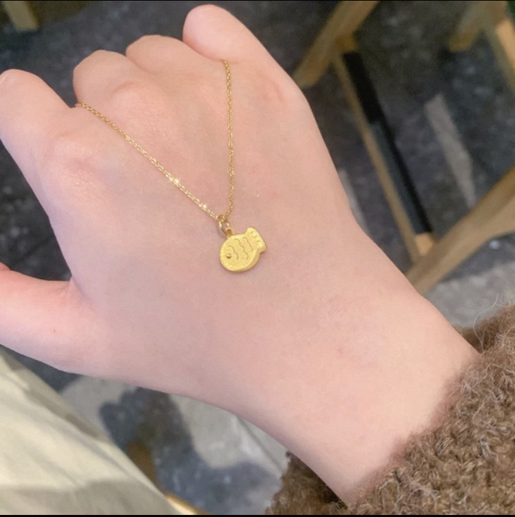 新中式可爱爆闪拉丝金色小黄鱼项链泡泡钻磨砂纹理锁骨链送礼物