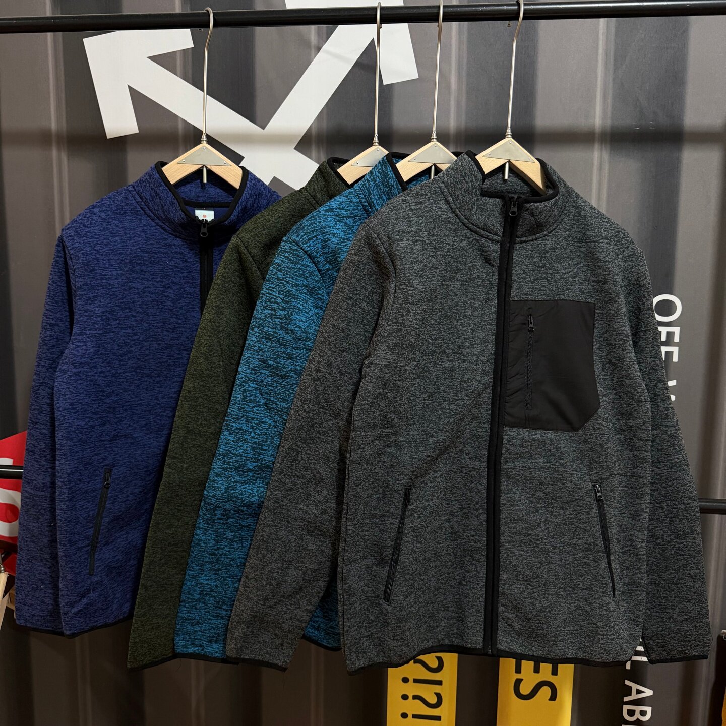 外贸单冬款加绒加厚保暖透气运动拉链口袋外套复合绒立领开衫外套