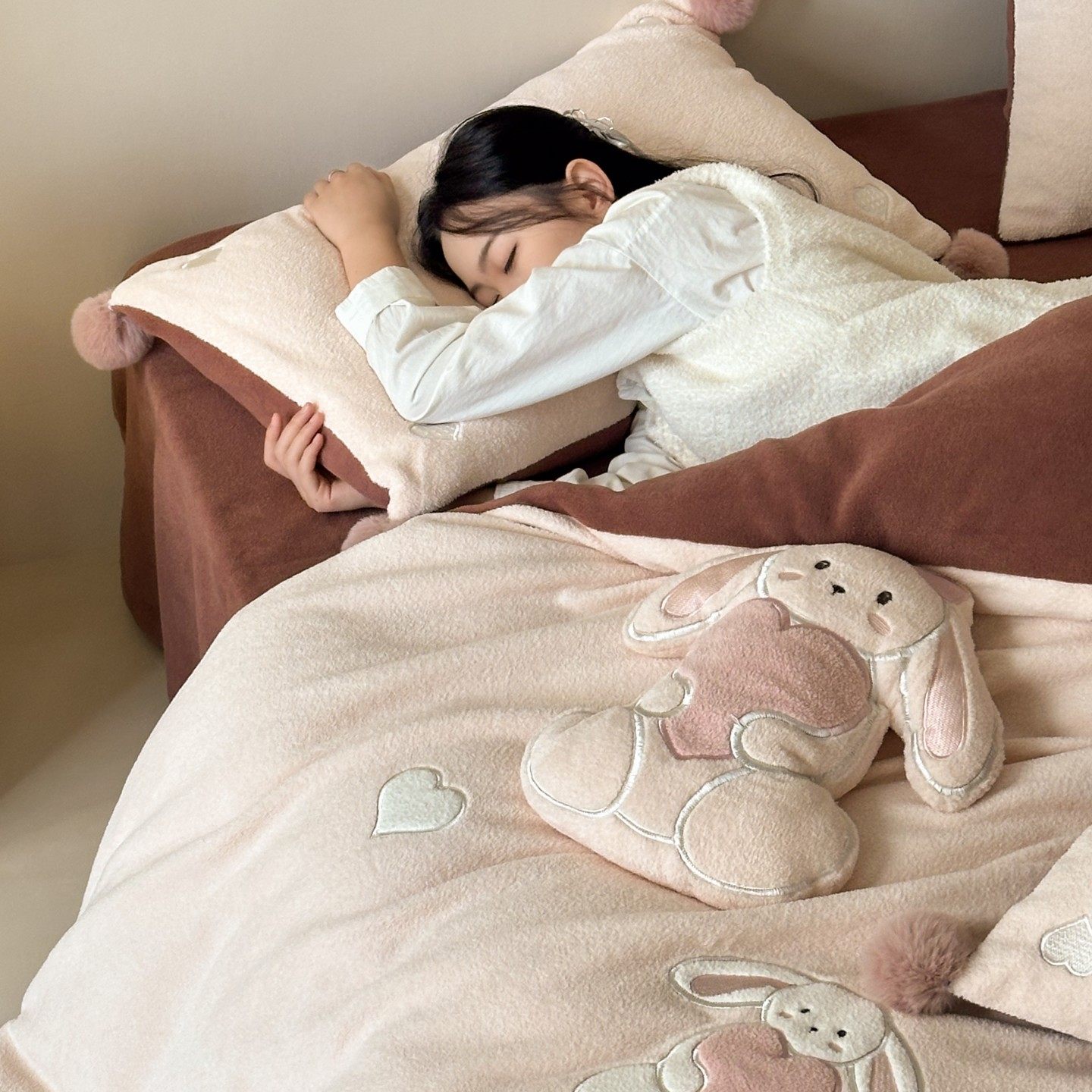 冬季少女心加厚加绒牛奶绒四件套可爱兔子刺绣保暖珊瑚绒被套床品