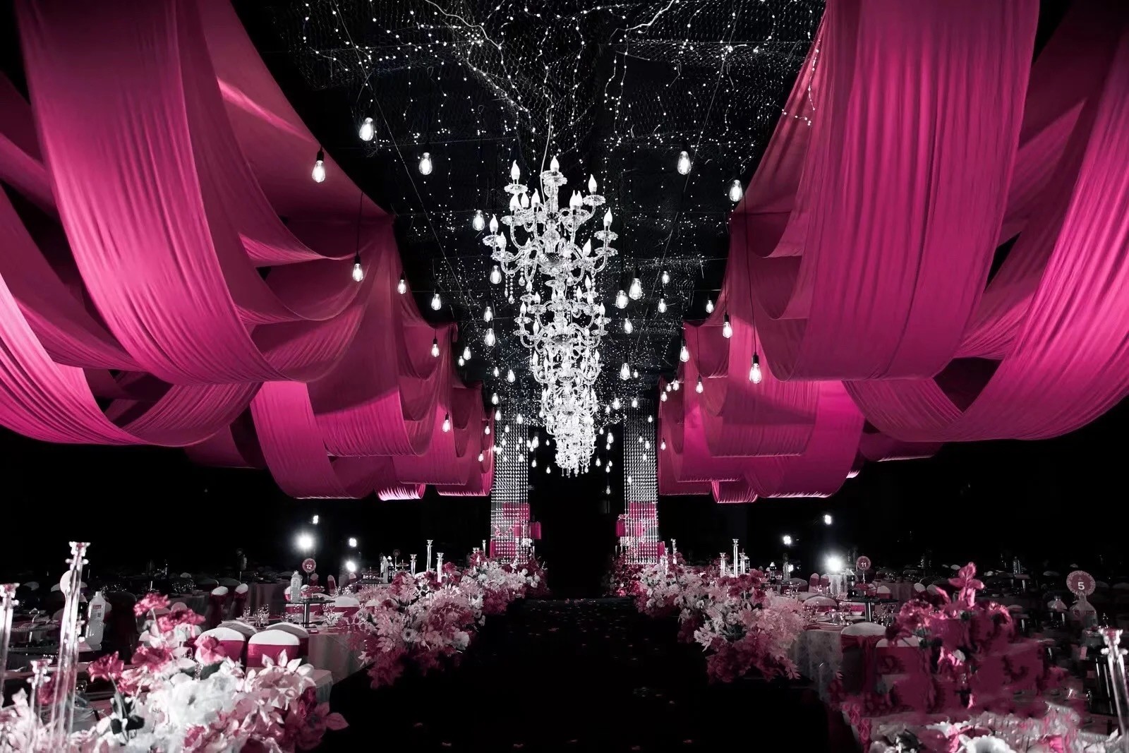 婚庆橱窗背景纱幔整卷双面弹力布牛奶丝婚礼户外布置酒店吊顶波浪