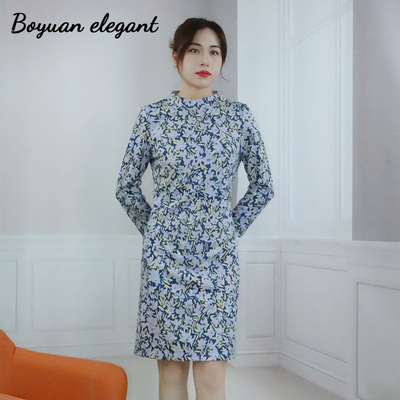 柏媛淡雅碎花修身连衣裙女