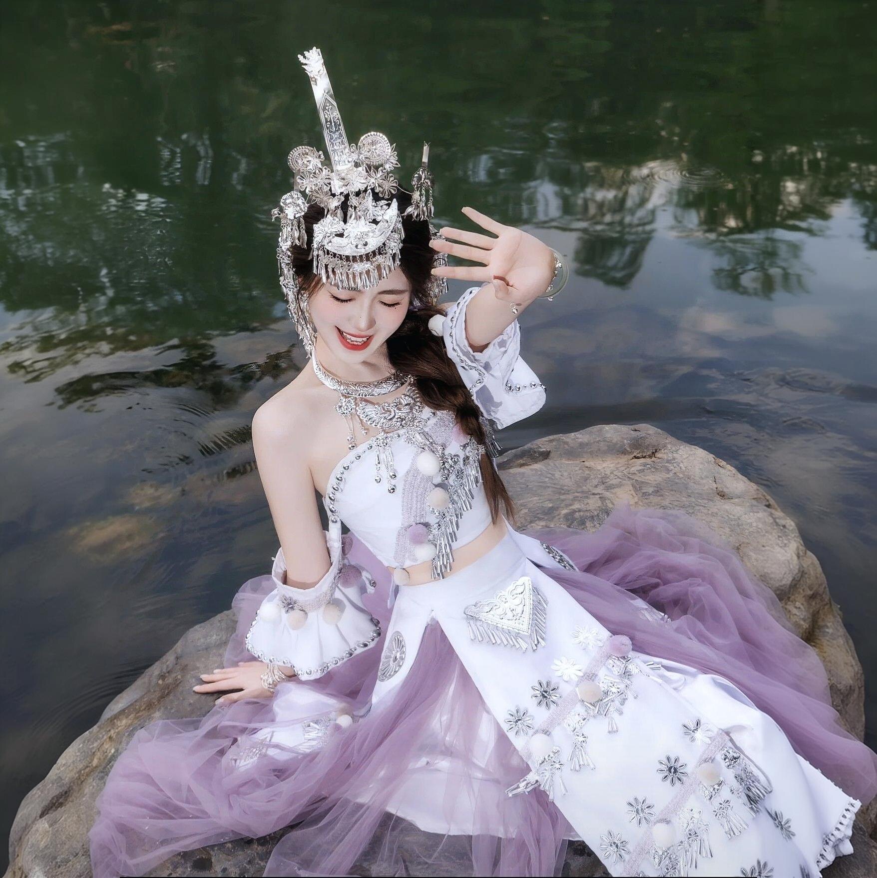 新款苗族服装女少数民族土家族苗族高端侗族白色婚礼服演出服摄影