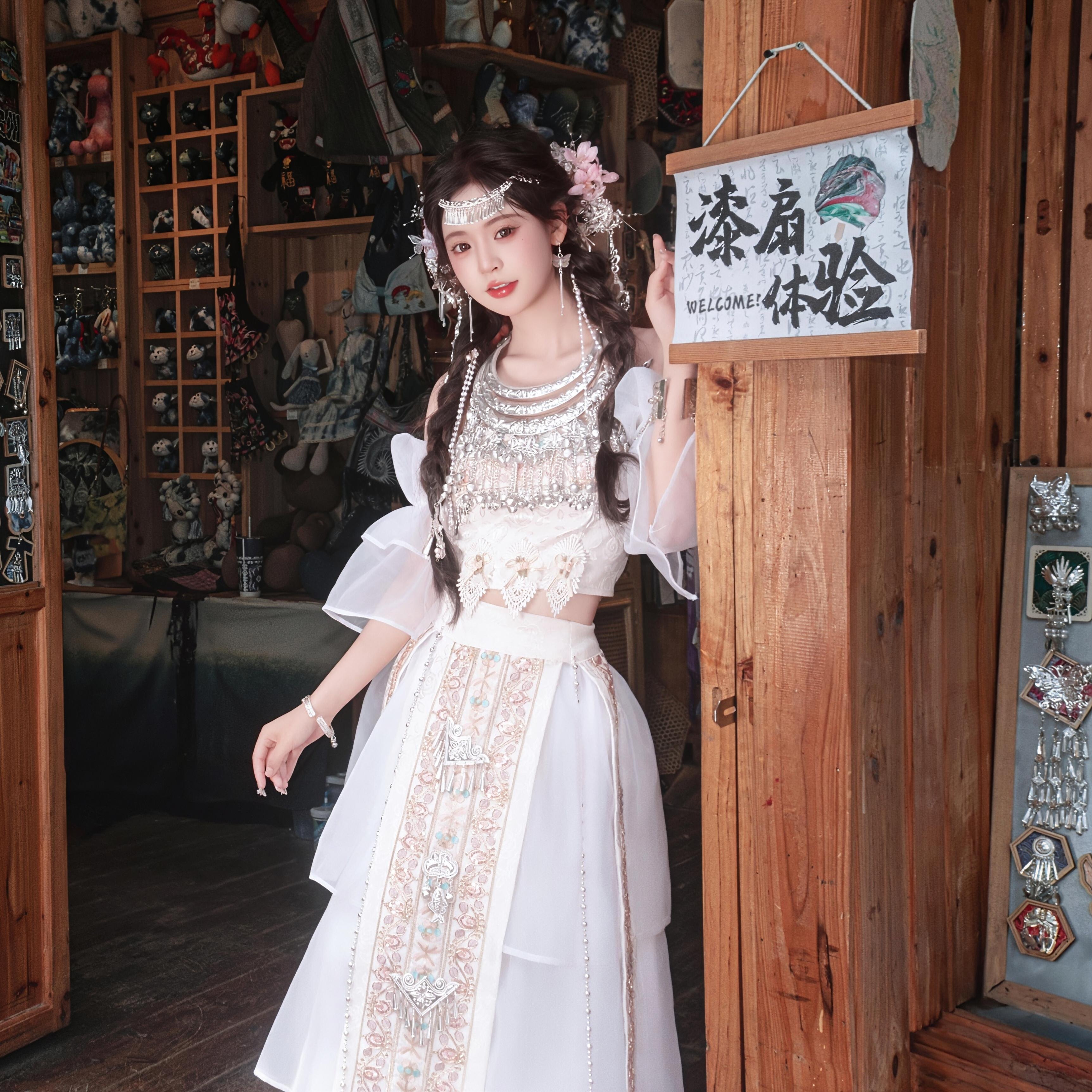 新款苗疆少数民族民族服装写真服饰蜡染旅拍抹胸苗族少女套装摄影