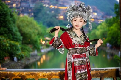 新款儿童少数民族服装贵州爆款旅拍服饰酒红色女中大童演出服全套
