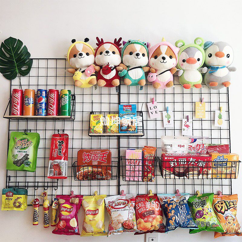 抖音网红娃娃零食墙客厅房间卧室少女心壁挂收纳架学生宿舍置物架