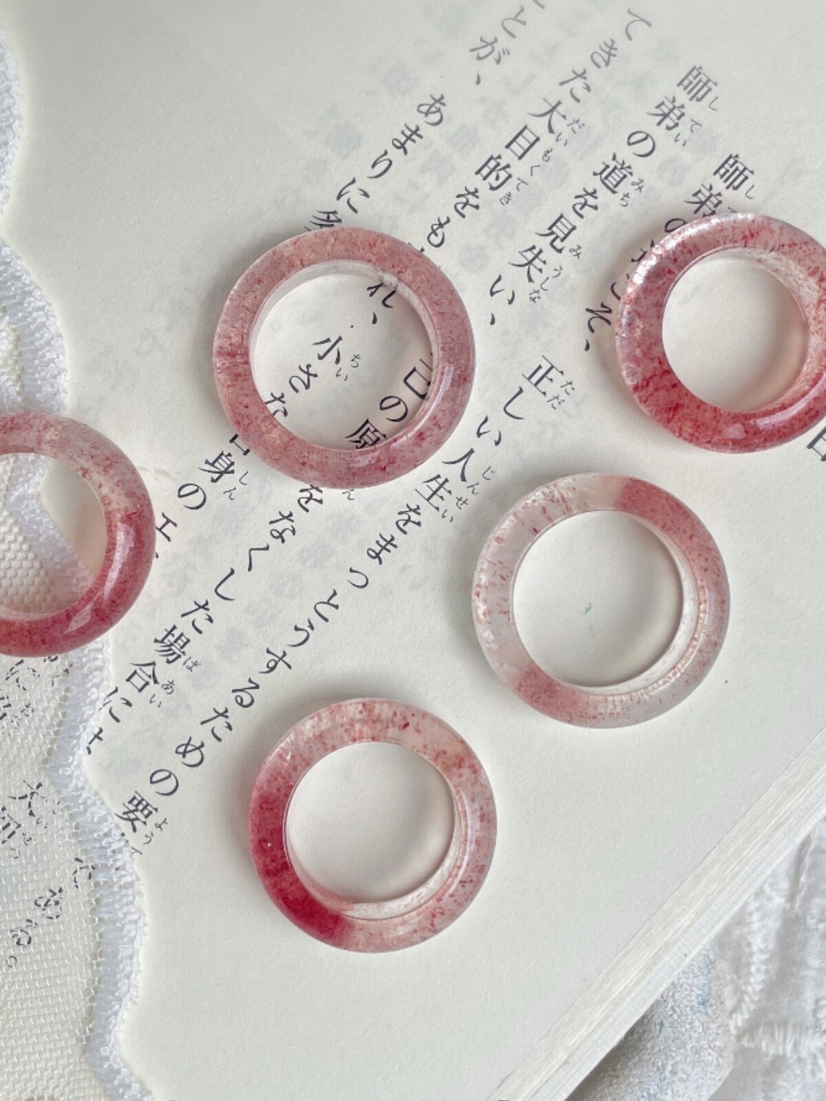 자연 투명한 얼음 흰 물 꽃잎 씨앗 딸기 크리스탈 반지 러닝 서클 작은 신선한 INS 스타일 크리스탈 반지