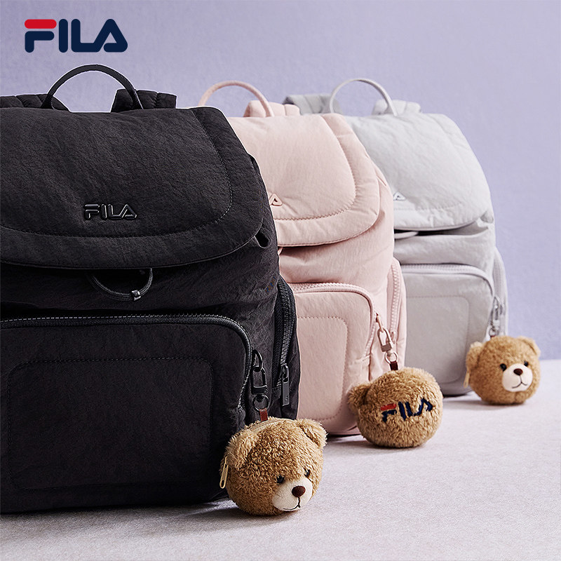 FILA 斐乐官方女子背包2025秋新款翻盖双肩包挂件小熊休闲书包包,运动包/户外包/配件,双肩背包,淘宝优惠券,粉丝福利购,淘宝优惠卷
