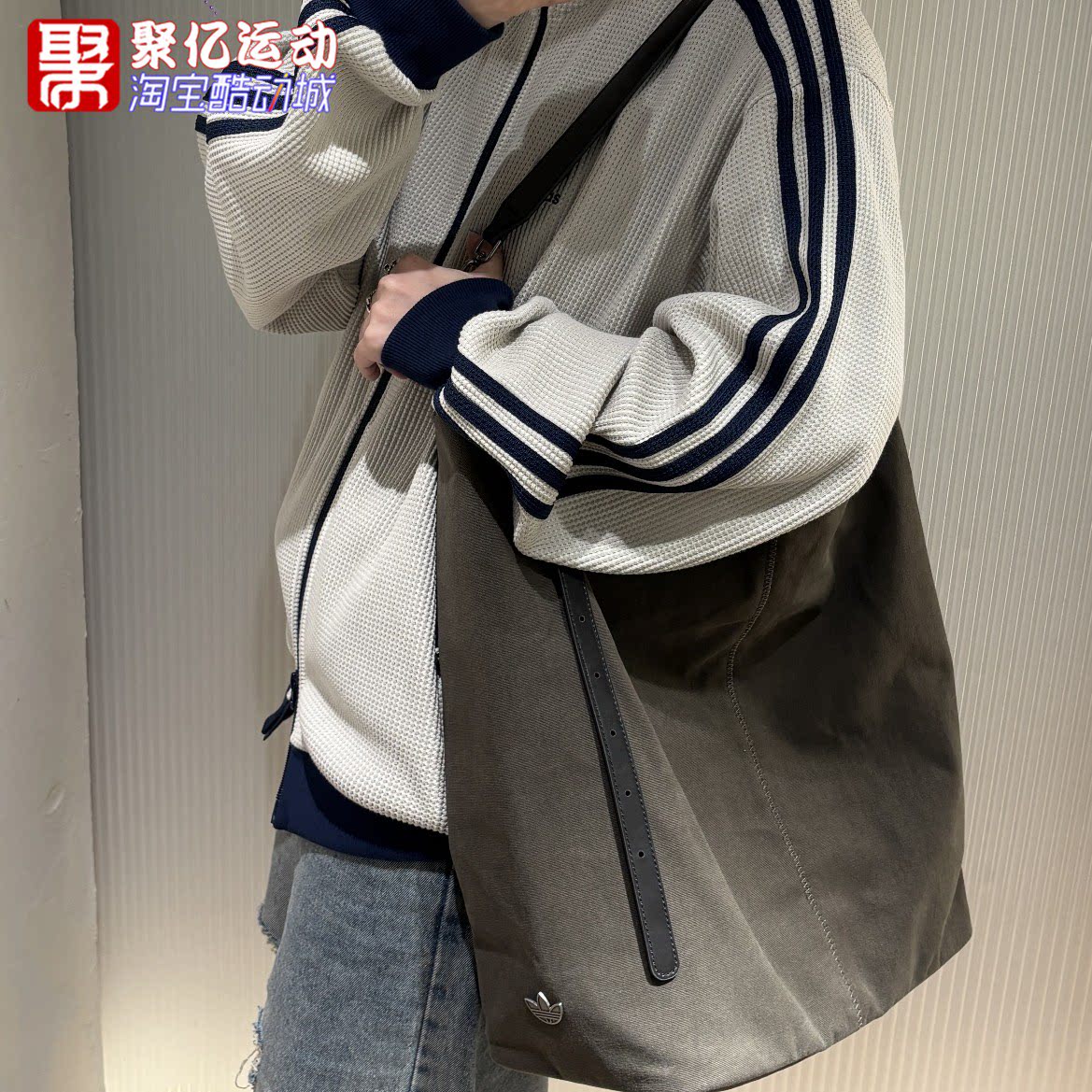 阿迪达斯三叶草大容量运动休闲手提拎包单肩包斜跨包 KT0862 0863