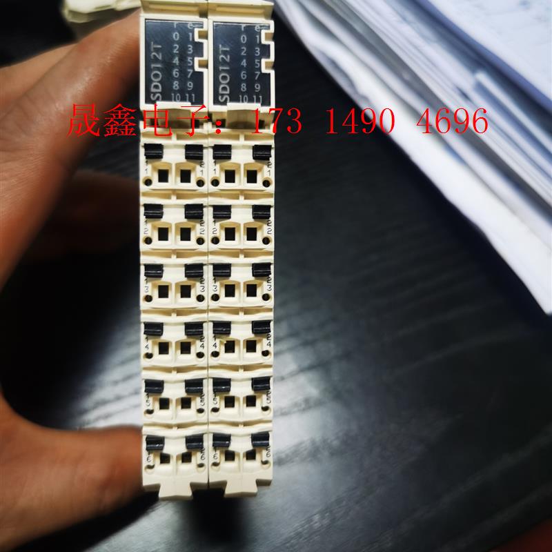 施耐德PLC数字量输出扩展模块,99成新,TM5SDO12T【询价产品】
