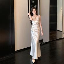 高级感宴会鱼尾晚礼服女轻奢小众订婚领证主持白色挂脖吊带连衣裙