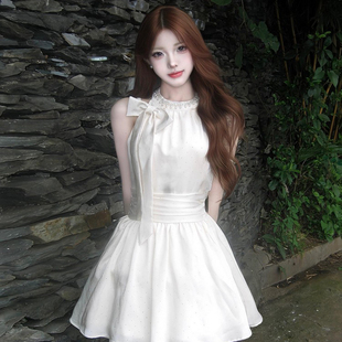 富家千金风烫钻蝴蝶结挂脖连衣裙女秋季高级感气质收腰A字短裙子