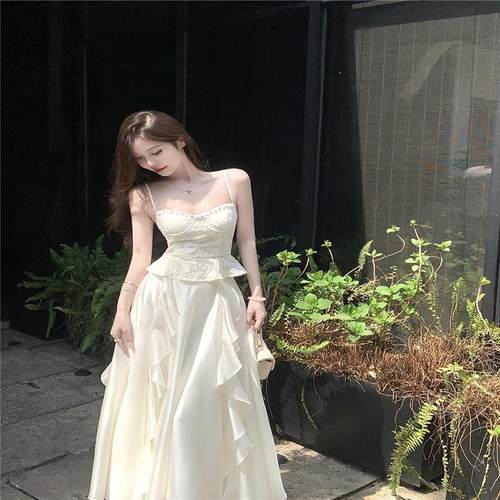美女氛围感温柔又灵动大裙摆纱裙
