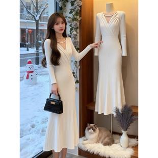 配大衣内搭法式v领白色针织连衣裙女秋冬修身显瘦打底包臀毛衣裙