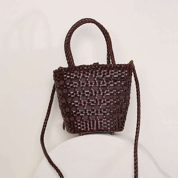 小众牛皮手工编织包包水桶包真皮镂空菜篮子包小包手提斜挎女包包