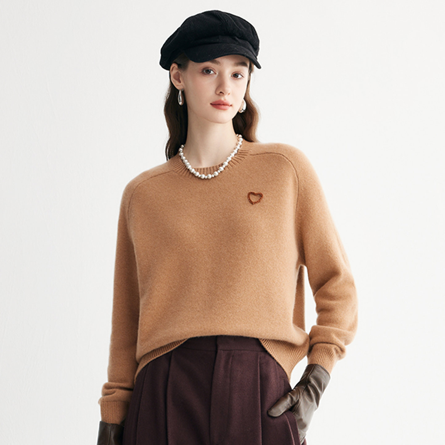 帕罗学院风爱心刺绣圆领羊绒衫女