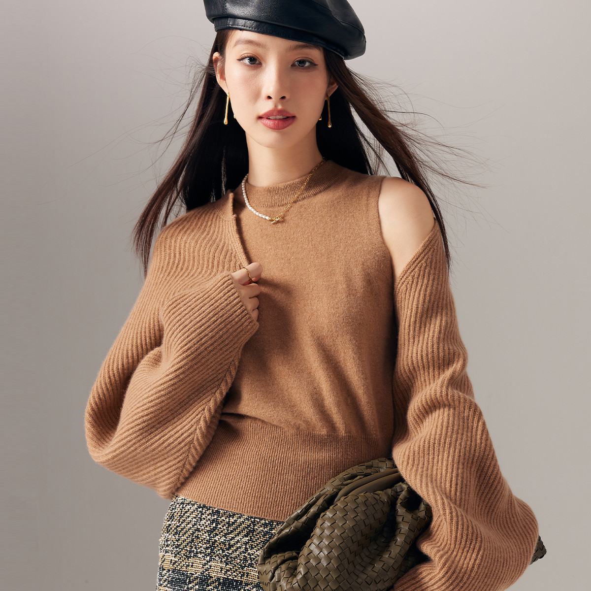 帕罗长袖披肩款V领羊绒衫