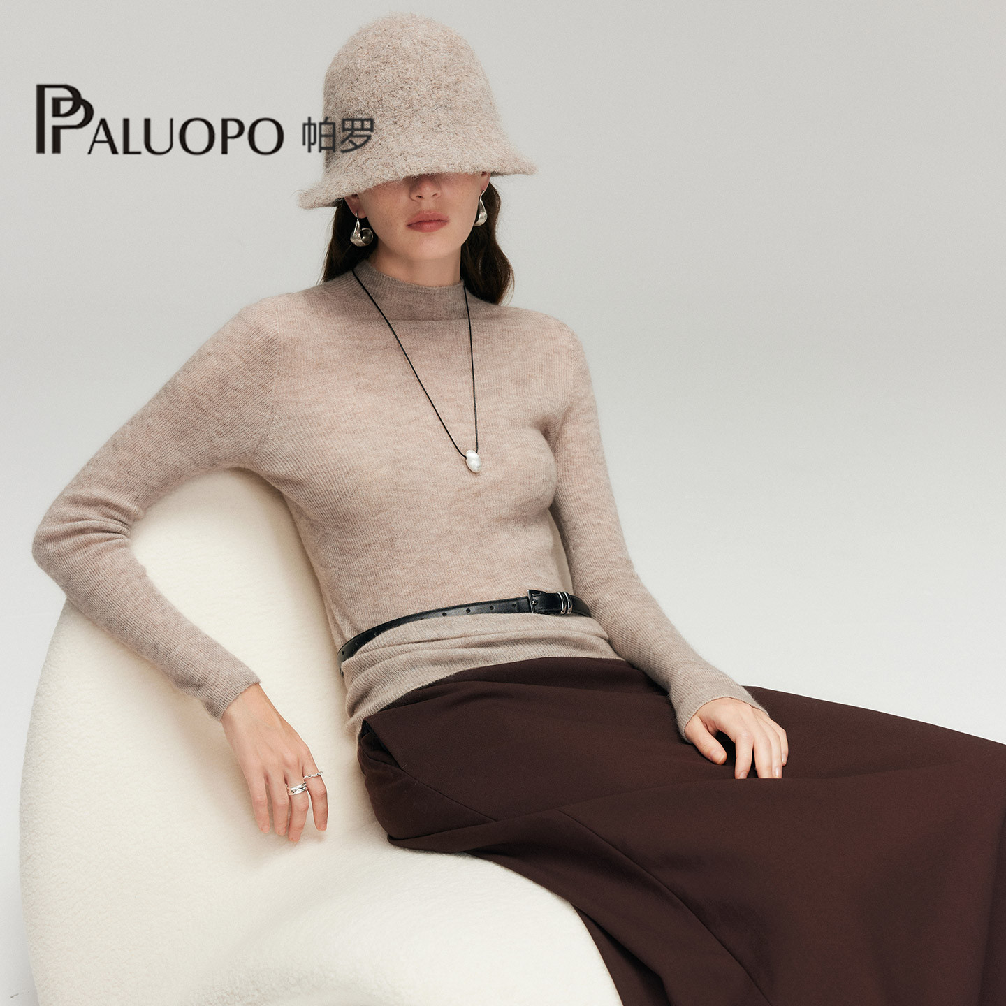 PALUOPO/帕罗半高领针织打底衫女秋冬修身内搭长袖毛衣ET2500Y