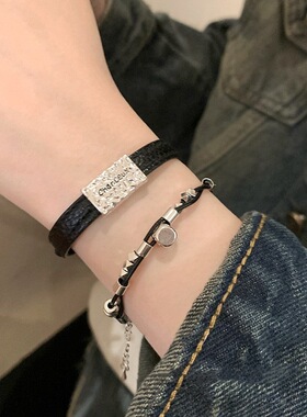 饰尚e族黑色皮质手环腕带手链女轻奢精致方块珠子双层手环叠戴甜