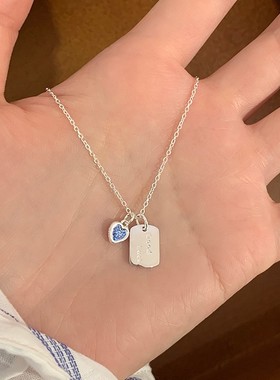 饰尚e族甜美蓝色爱心项链女简约方牌字母百搭精致锁骨链ins风网红