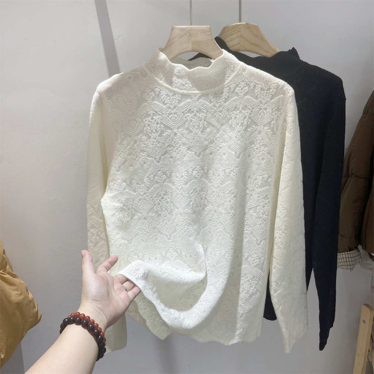 洋气米白色半高领钩花蕾丝羊毛针织衫宽松毛衣打底衫2024秋冬新款