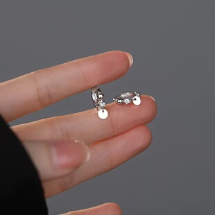 S925纯银圆牌耳扣女小众设计感耳环2026年新款 纯银养耳洞镶钻耳饰