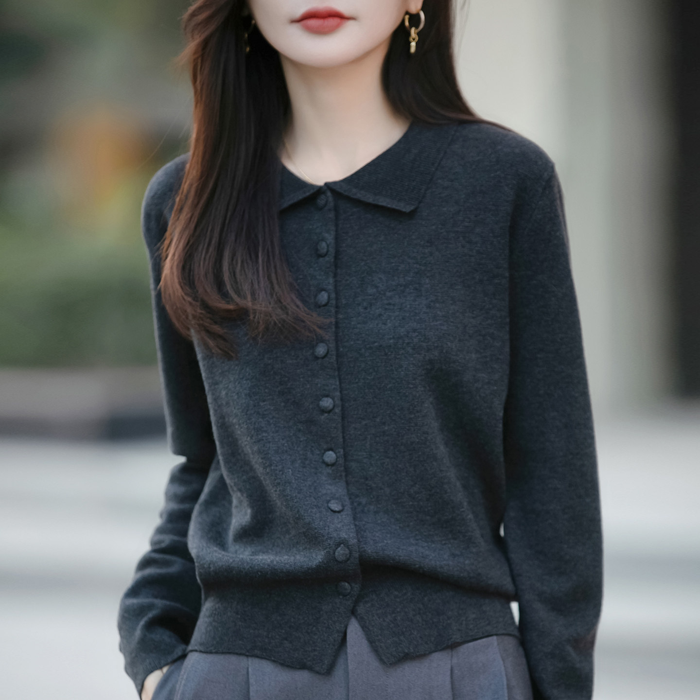 秋冬新款时尚娃娃领舒适加厚针织开衫女洋气翻领宽松保暖打底毛衣