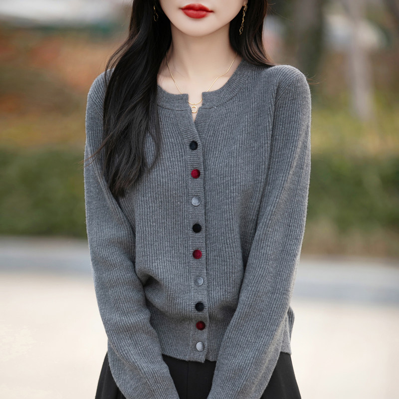 羊毛衫外套女25年春秋圆领纯色彩扣针织开衫洋气宽松百搭短款毛衣,女装/女士精品,毛针织衫,淘宝优惠券,粉丝福利购,淘宝优惠卷