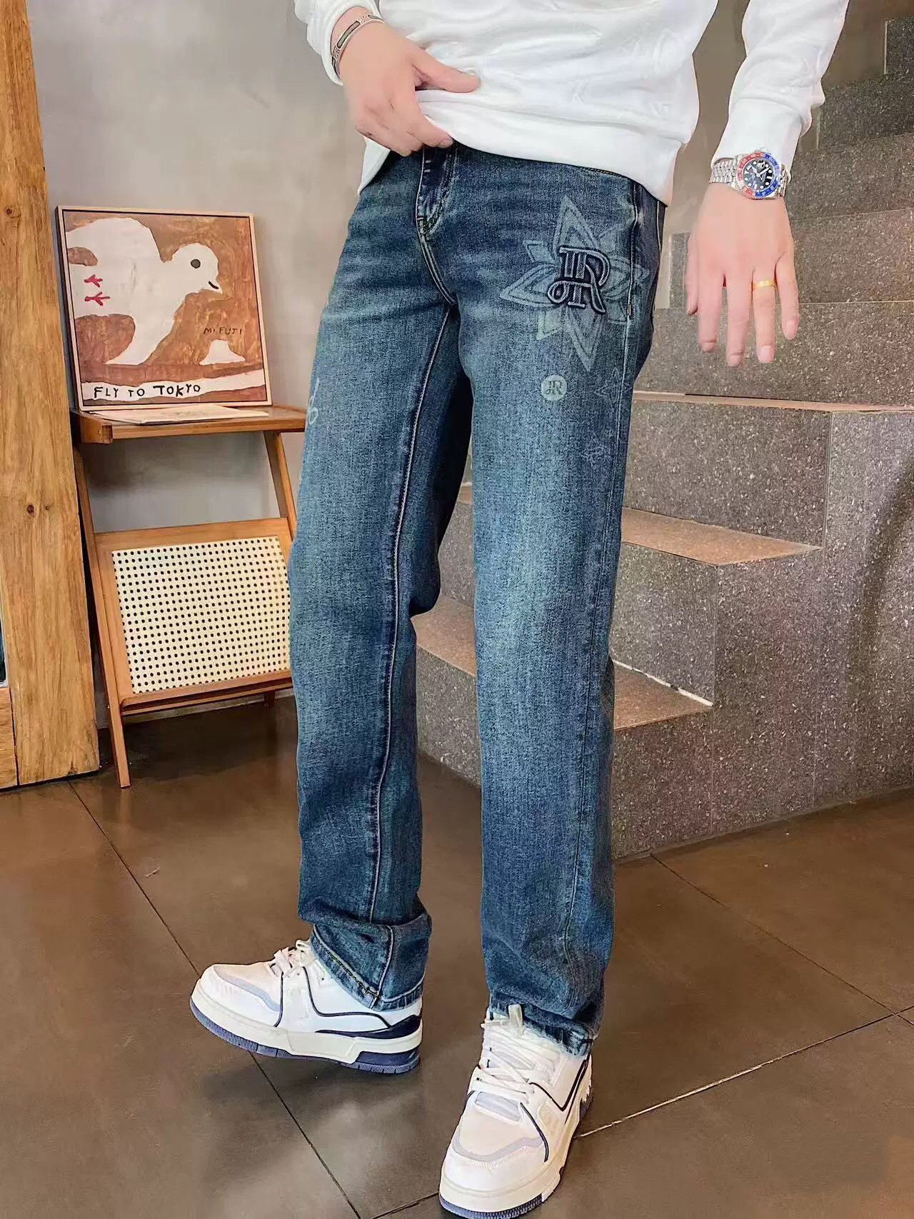 T26秋季新款男士温州欧版修身小脚潮流刺绣印花弹力蓝色长牛仔裤