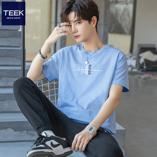 天空蓝t恤！真的很适合夏天。