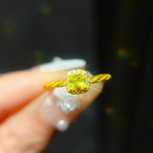 2025新款古法黄金色点钻小方糖戒指女镀18K金黄水晶食指戒高级感