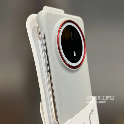 适用华为Mate70无边框皮纹散热壳