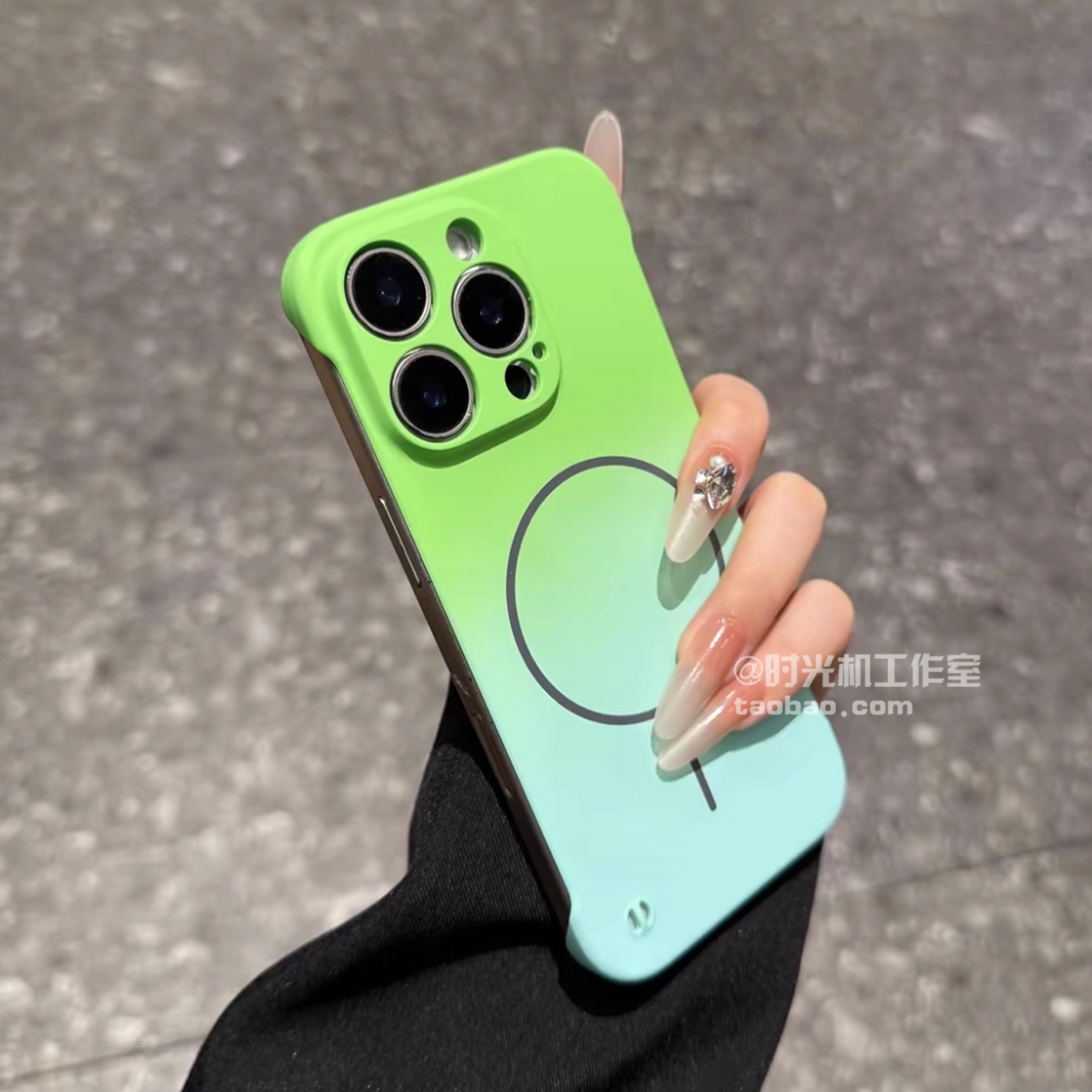 适用华为Mate70无边框渐变磁吸壳