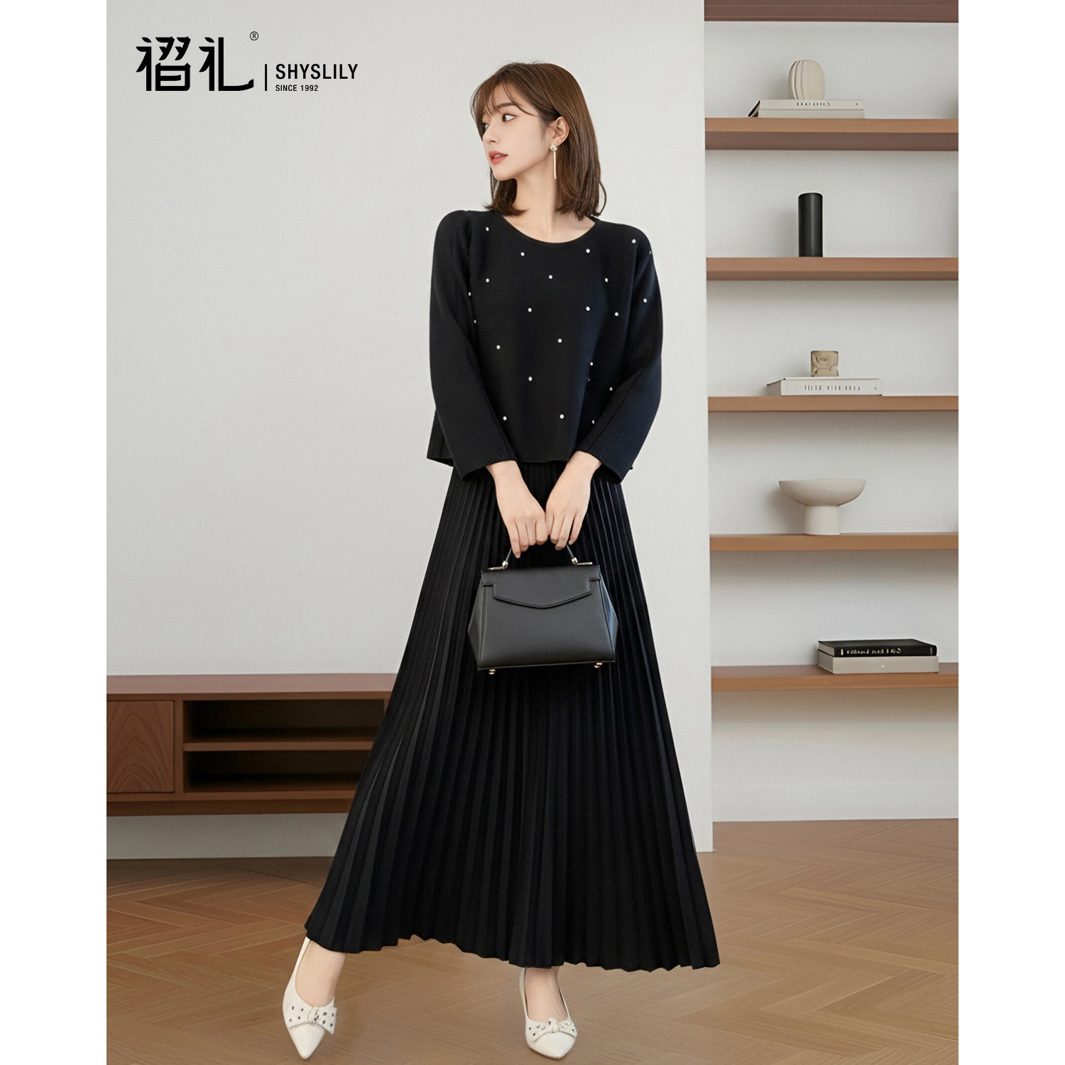 三宅褶皱黑色弹簧上衣t恤女秋装图片