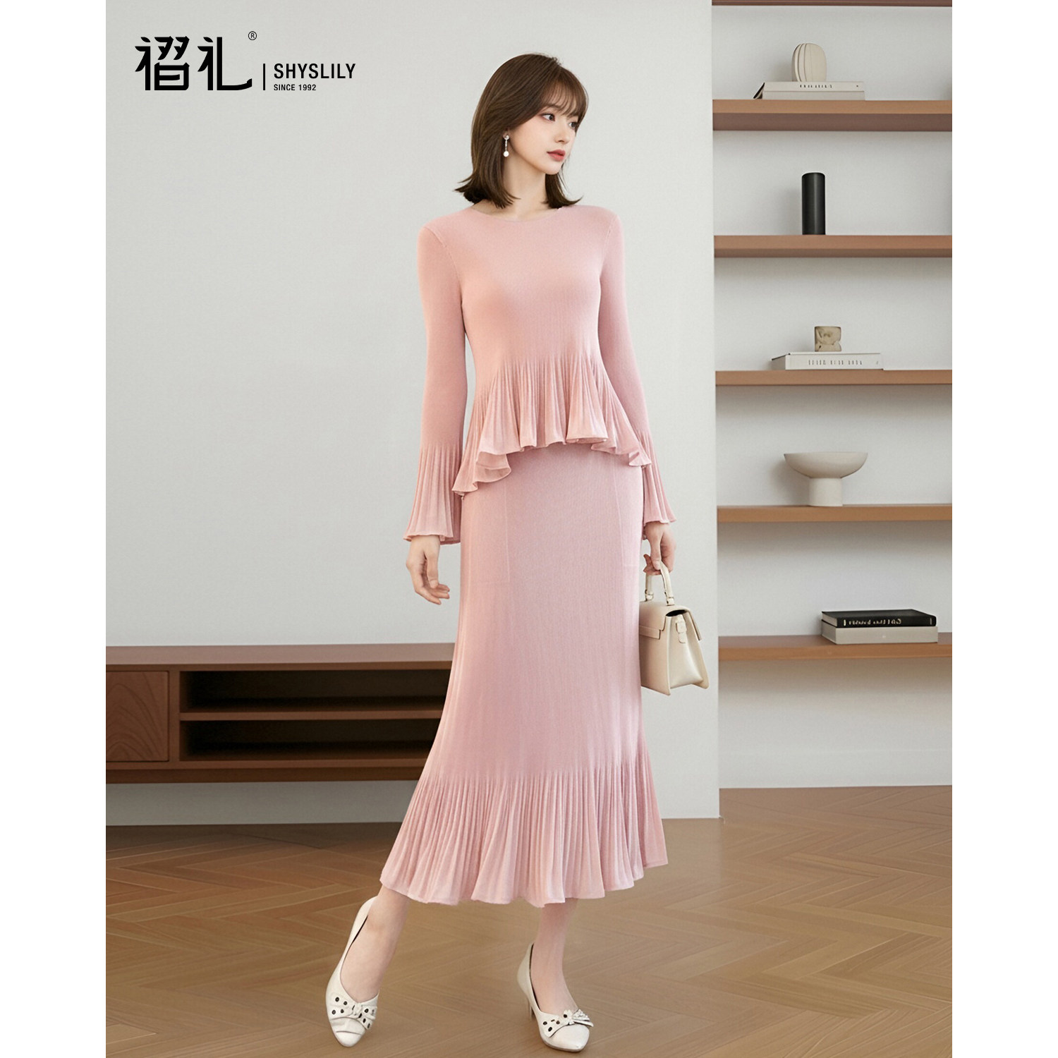三宅褶皱粉色套装女妈妈两件套裙图片