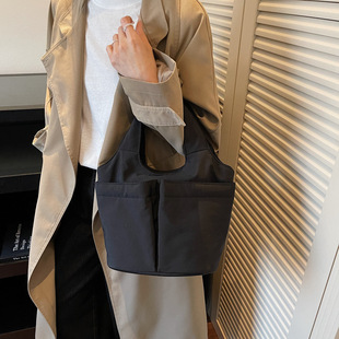 新款简约充棉多口袋手提包女百搭通勤菜篮子托特包上班逛街手拎包