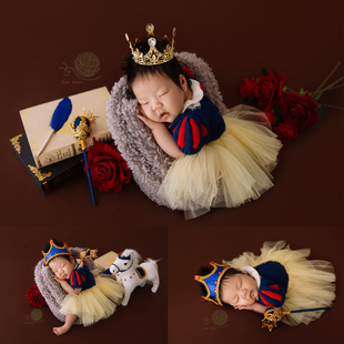 新品女宝宝月子照白马主题婴儿满月写真服装新生的儿摄影影楼道具